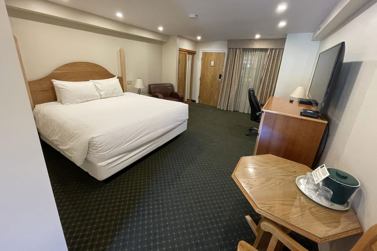 办公桌、遮光窗帘、熨斗/熨衣板、免费 WiFi