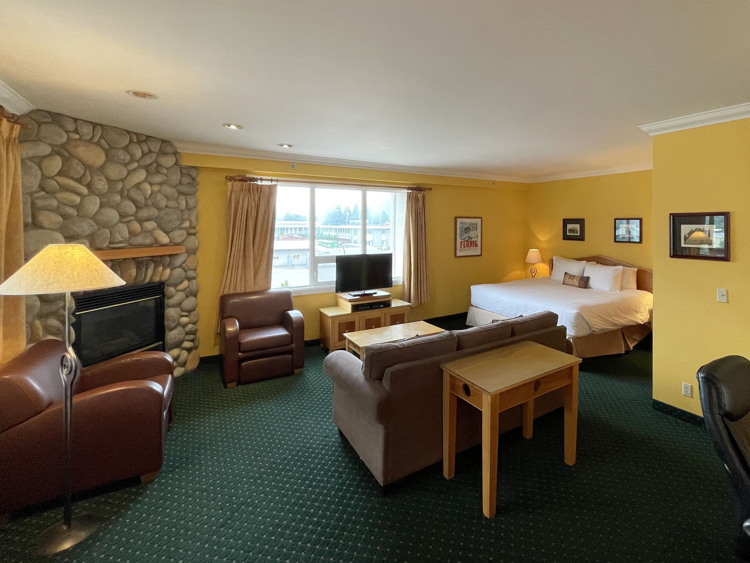 executive studio, 1 king bed with sofa bed, fireplace | 1 bedroom, desk, blackout curtains, iron/ironing board