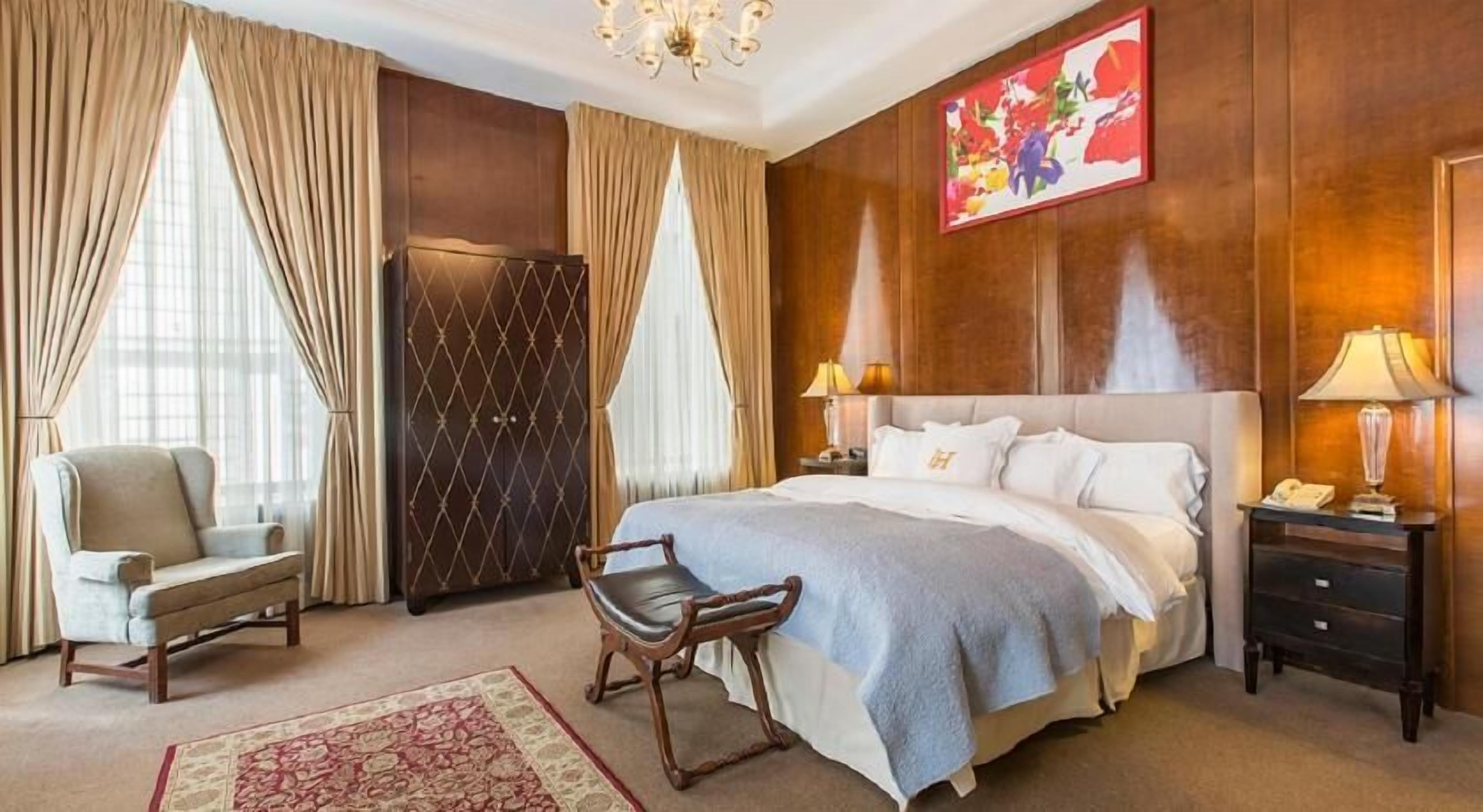 Premium bedding, down comforters, in-room safe, individually decorated