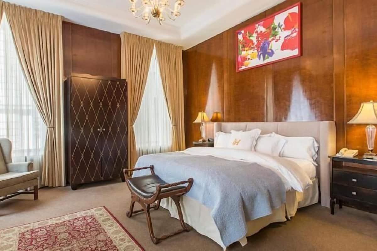 Premium bedding, down comforters, in-room safe, individually decorated