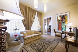 Queen Suite | Premium bedding, down comforters, pillowtop beds, in-room safe