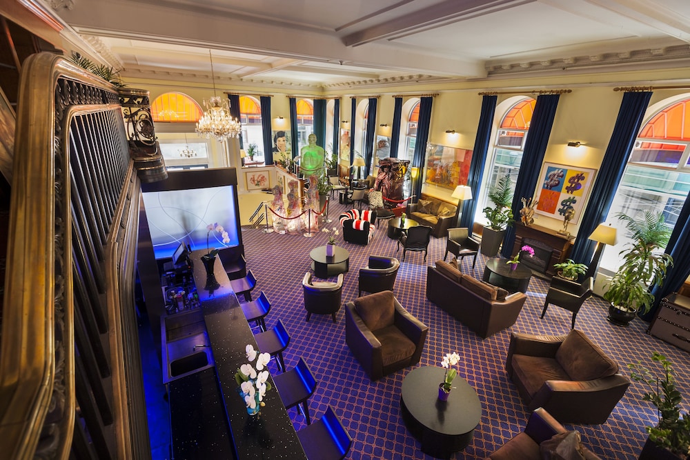 LHotel Montreal by null
