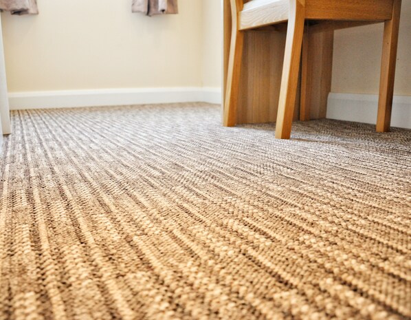 Tabla de planchar con plancha, wifi gratis y ropa de cama 