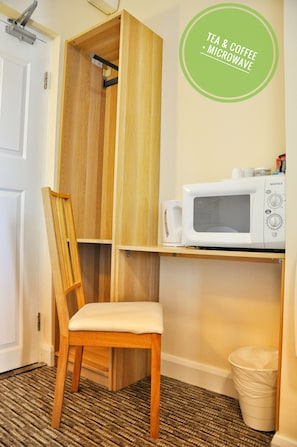 Chambre Simple Supérieure, 1 lit une place | Fer et planche à repasser, Wi-Fi gratuit, draps fournis