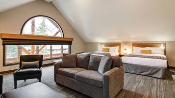 Luxe beddengoed, een bureau, een strijkplank/strijkijzer