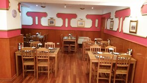 Daily continental breakfast for a fee - Charing Cross Hotel (Glasgow)