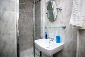 Double Room, Ensuite | Pancuran Bilik Mandi