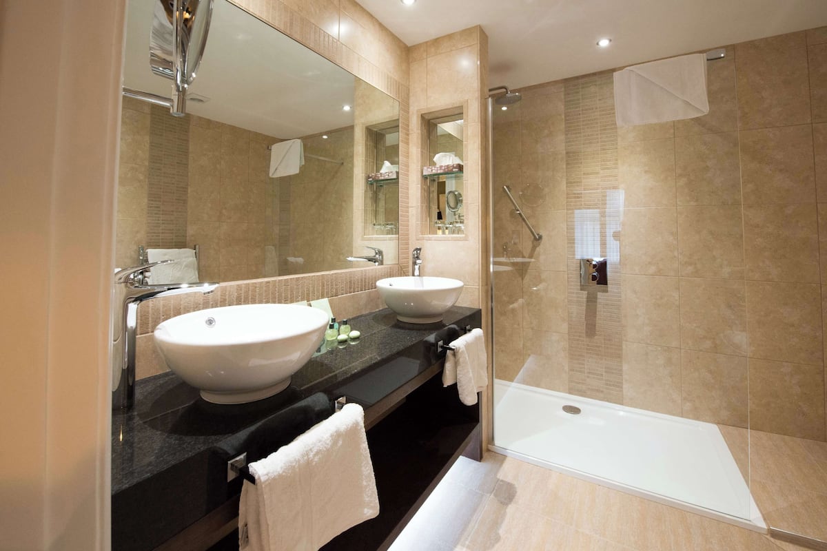 suite, 1 king bed, non smoking | 1 bedroom, premium bedding, in-room safe, individually decorated