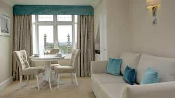 Premium bedding, in-room safe, individually decorated