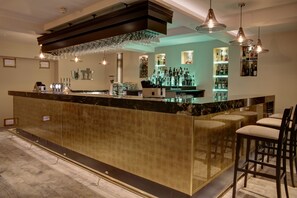 2 bares o lounges, bar de cocteles 