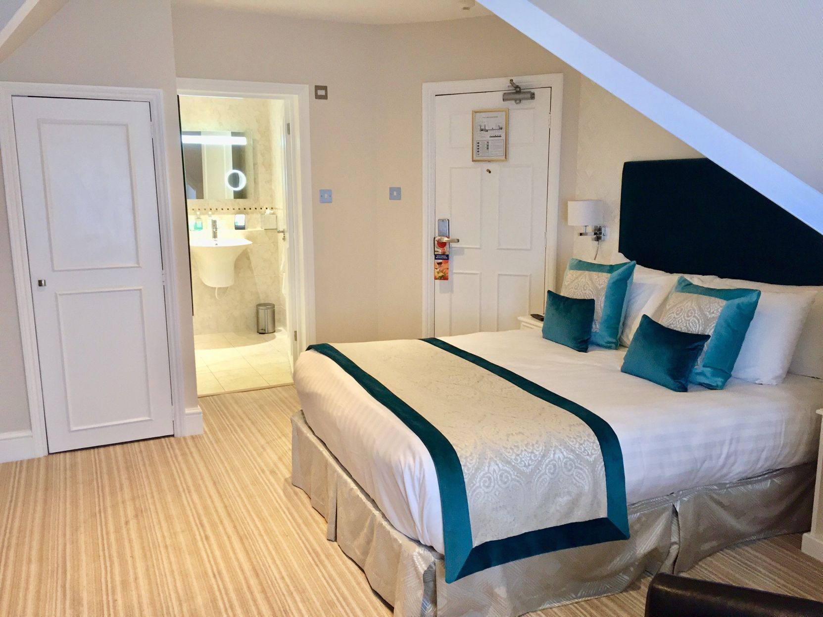 Premium bedding, in-room safe, individually decorated