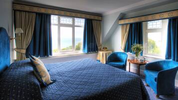 Hochwertige Bettwaren, Zimmersafe, individuell dekoriert