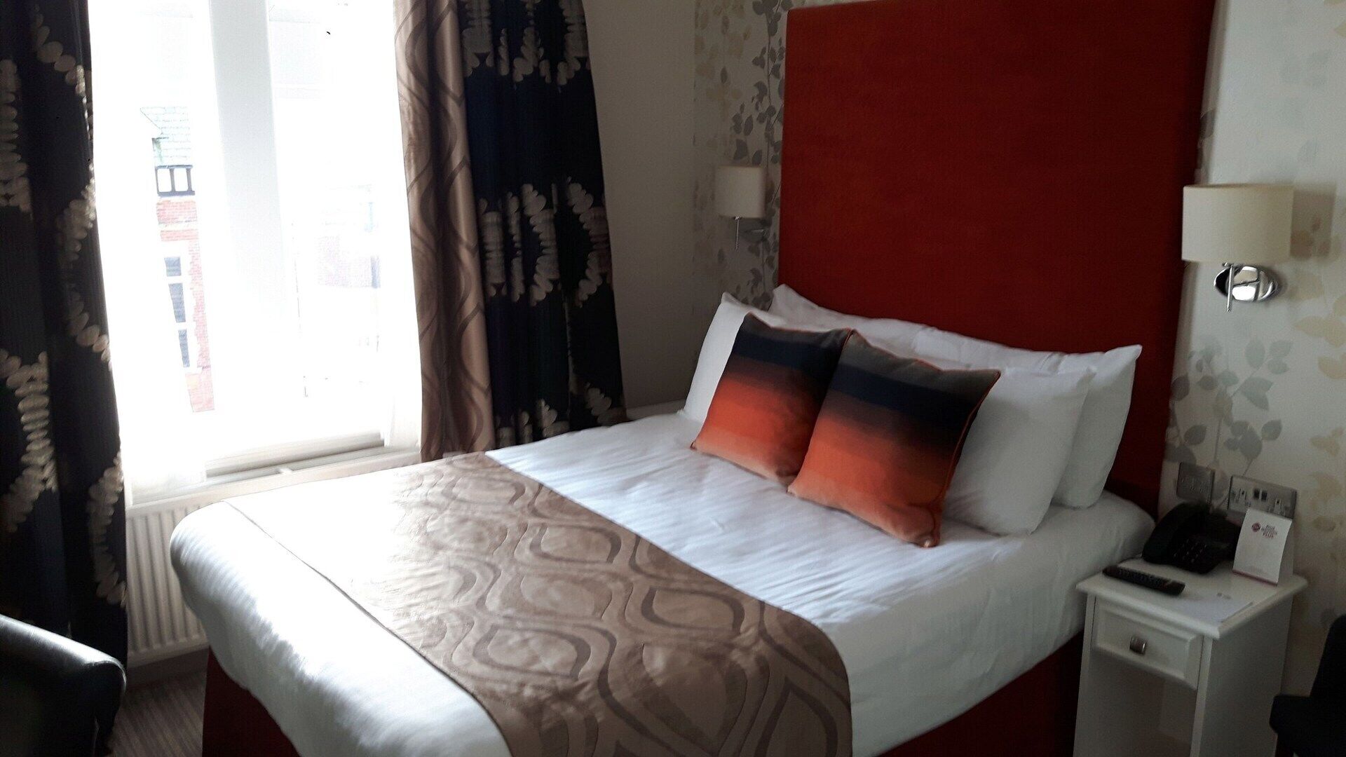 Premium bedding, in-room safe, individually decorated