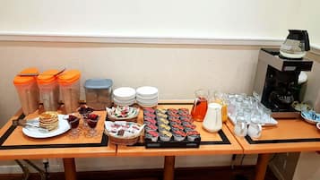 Daily continental breakfast (GBP 9 per person)