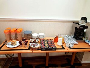 Daily continental breakfast (GBP 9 per person)