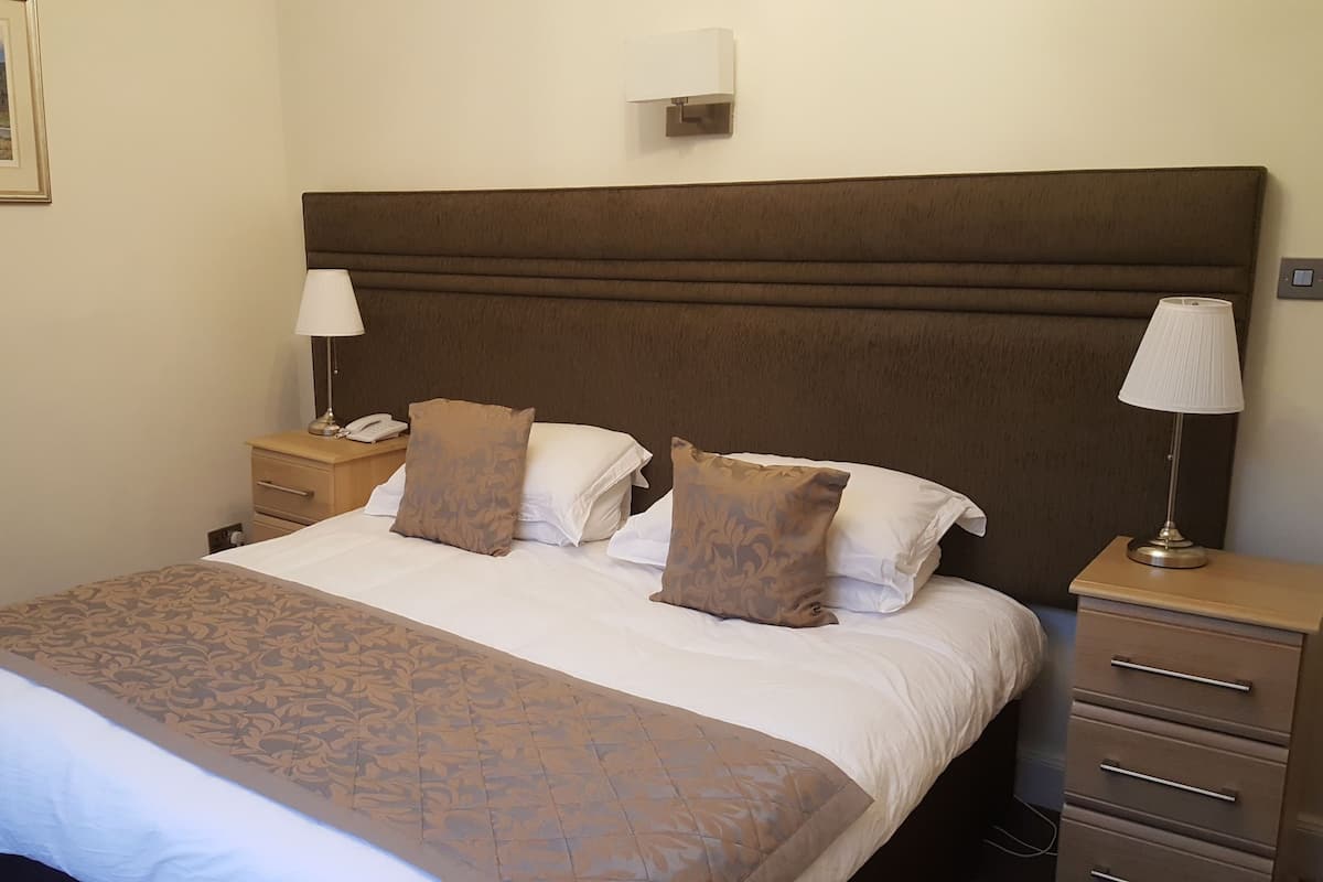 Egyptian cotton sheets, premium bedding, in-room safe