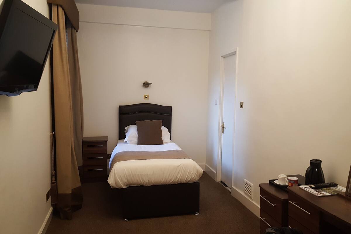 Egyptian cotton sheets, premium bedding, in-room safe