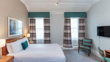Executive Room, 1 King Bed, Non Smoking | 1 bedroom, hypo-allergenic bedding, in-room safe, desk