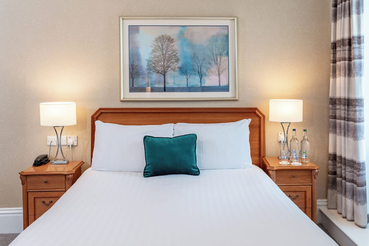 1 bedroom, hypo-allergenic bedding, in-room safe, desk