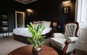 Premier Room | King Bed | Spa Bath  | Premium bedding, desk, iron/ironing board, free WiFi