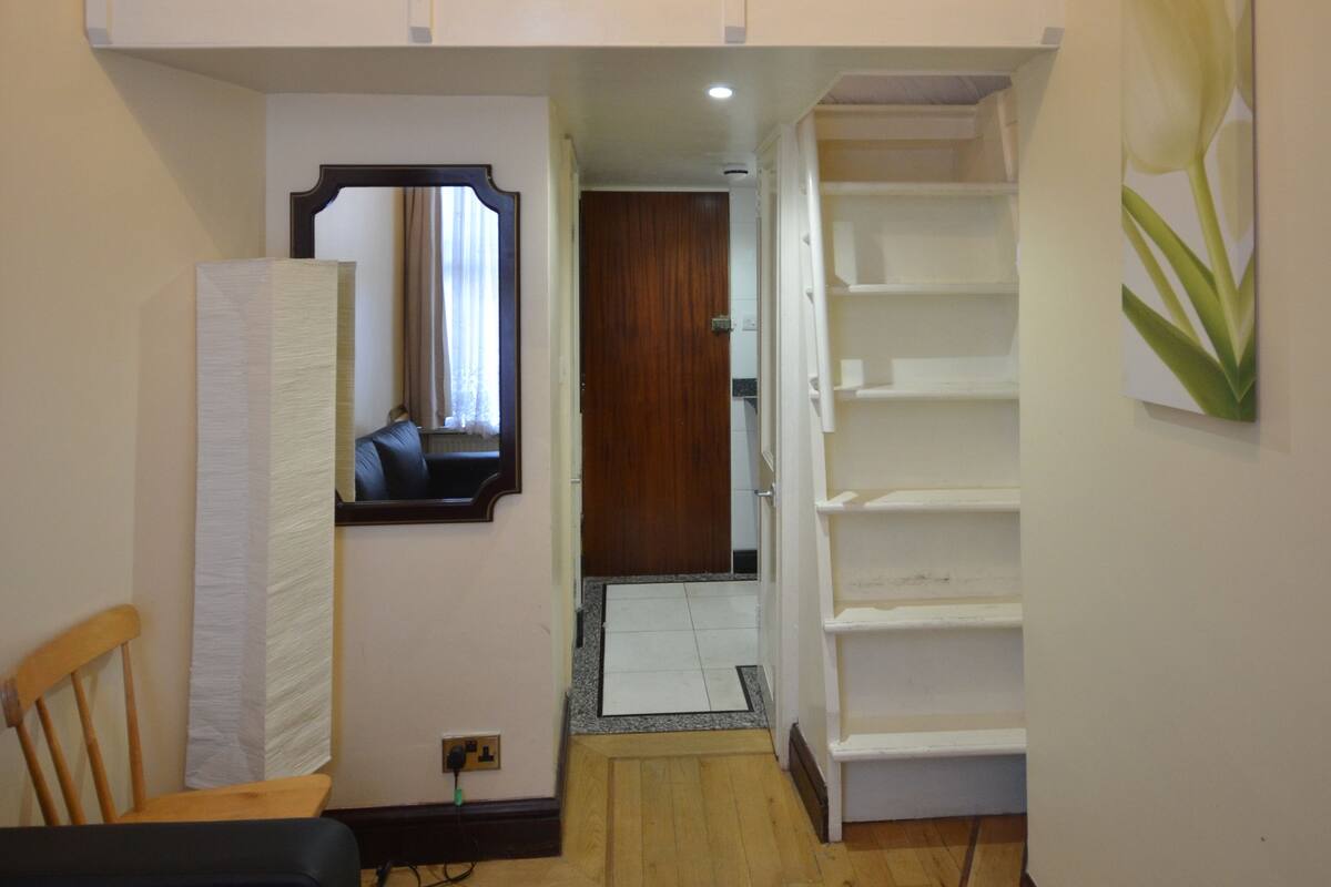 Twin Room | Living area | Flat-screen TV