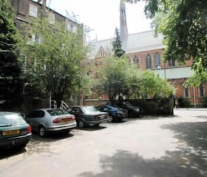 Self-parking (surcharge) 12 per day
