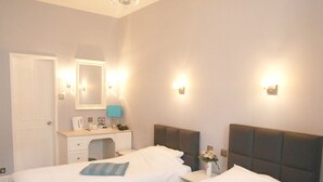 Superior Twin Room, Ensuite | 1 bedroom - Maranton House Hotel (London)