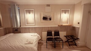 Iron/ironing board, free WiFi, bed sheets - Hotel Earls Court (London)