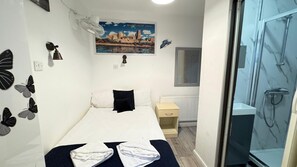 Economy-Doppelzimmer | Bügeleisen/Bügelbrett, kostenloses WLAN, Bettwäsche