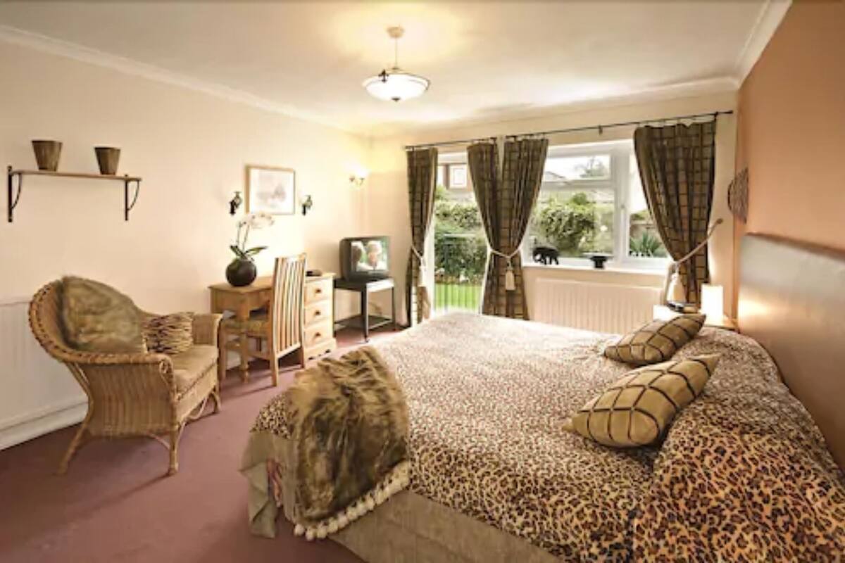 superior double room | iron/ironing board, free wifi, bed sheets