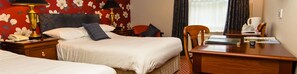 Family Room | Iron/ironing board, free WiFi, bed sheets - Stuart House Hotel (King's Lynn)