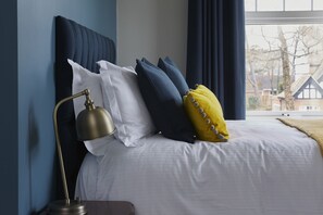 Deluxe Double Room (Alum Room ) | Egyptian cotton sheets, premium bedding, pillow-top beds - Sentry Mead (Totland Bay)