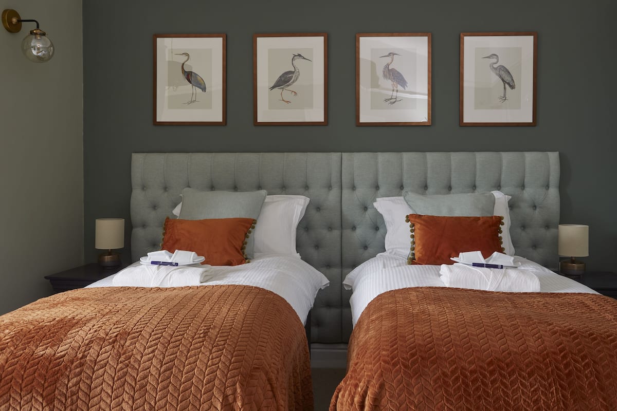 Double or Twin Room (Brighstone Room ) | Egyptian cotton sheets, premium bedding, pillowtop beds