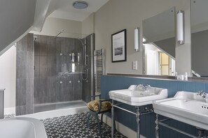 Deluxe Double or Twin Room (Compton Room ) | Bathroom | Designer toiletries, hair dryer, bathrobes, slippers - Sentry Mead (Totland Bay)