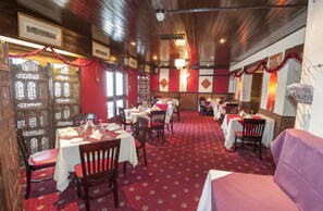 Dinner served - The Roebuck Inn (Stevenage)