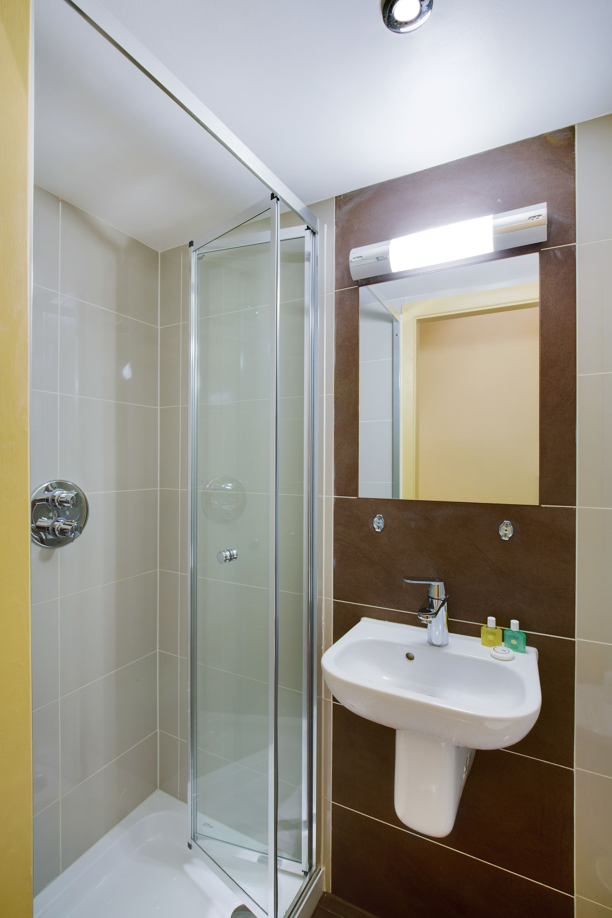 Photo - Craven Hotel