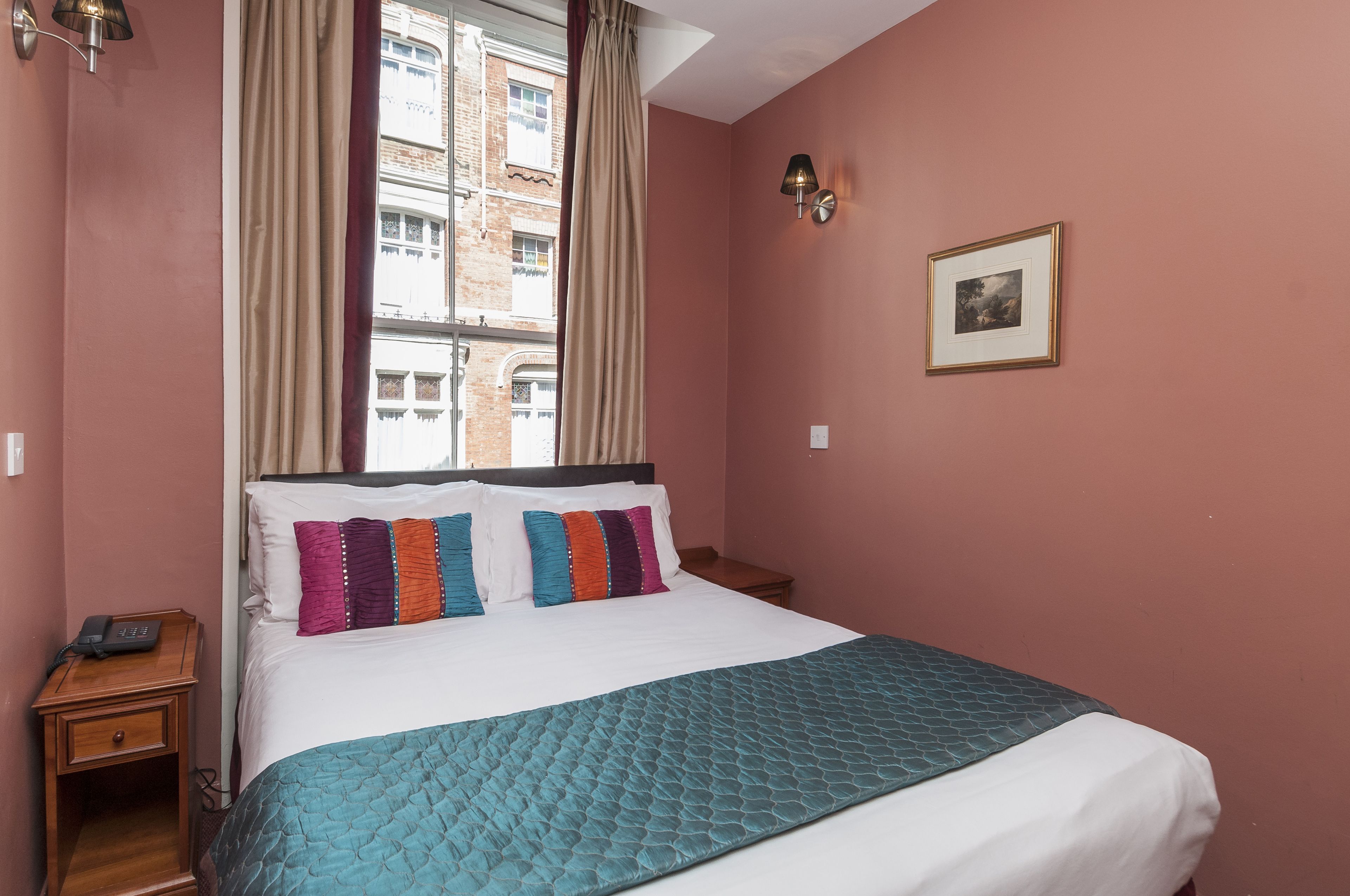 Photo - Craven Hotel