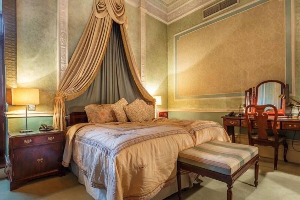 Frette Italian sheets, premium bedding, minibar, in-room safe