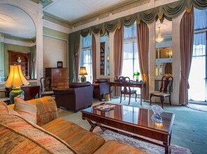 小型套房, 1 间卧室 | 意大利 Frette 床单、高档床上用品、迷你吧、客房内保险箱