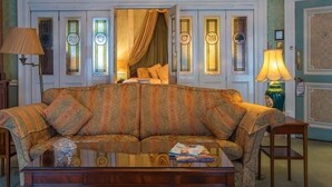 Junior Suite, 1 Bedroom | Frette Italian sheets, premium bedding, minibar, in-room safe - London Elizabeth Hotel (London)