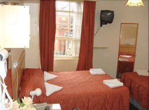 Desk, iron/ironing board, WiFi, bed sheets - Grenville Hotel (London)
