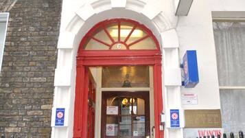 EntrĂ©e de lâhĂ©bergement