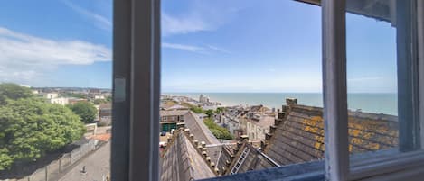 Habitación doble clásica, baño en la habitación, vista al mar | Vista desde la propiedad