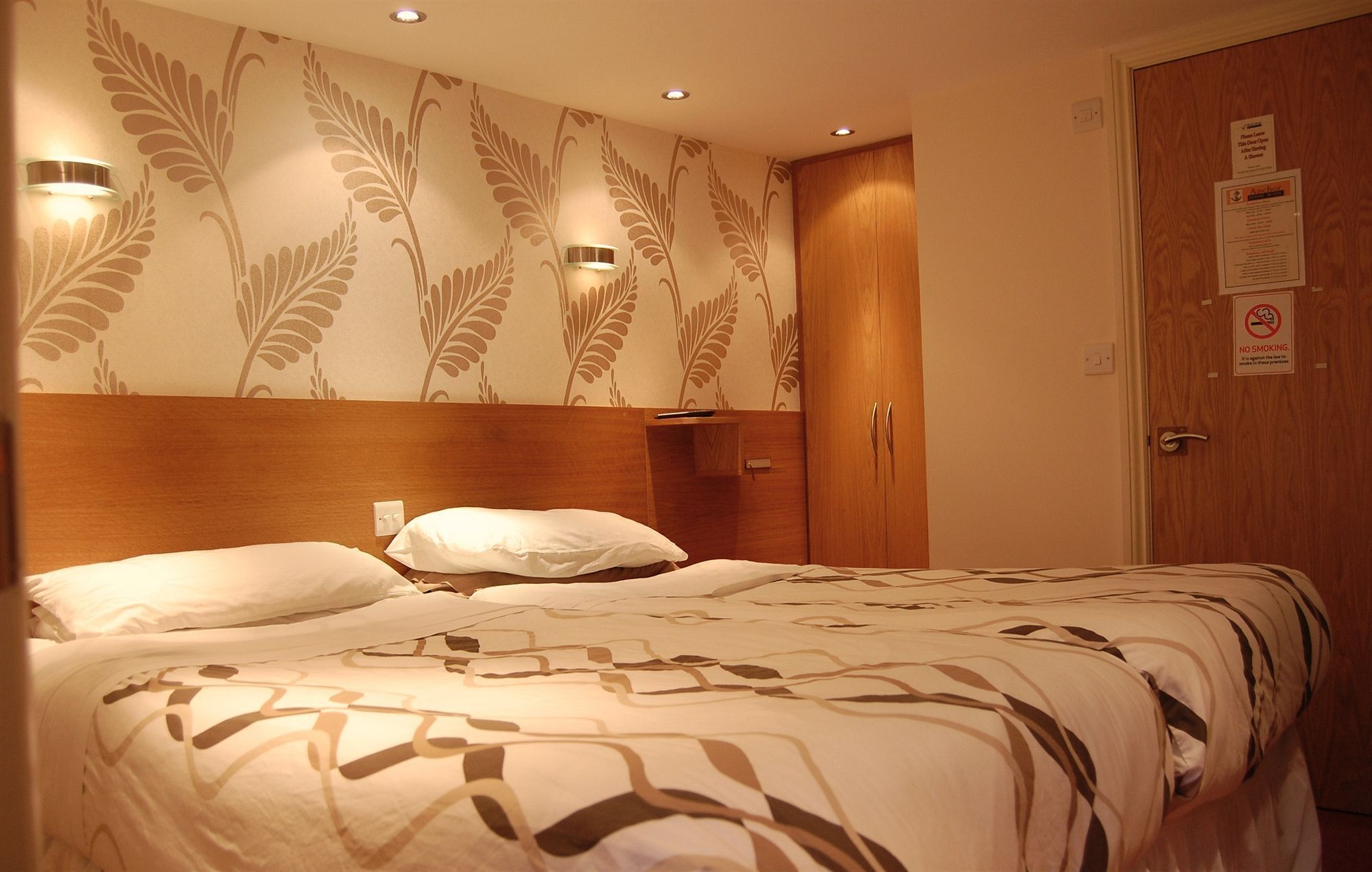 In-room safe, bed sheets