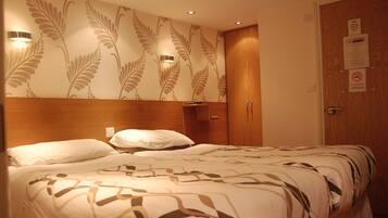 In-room safe, bed sheets