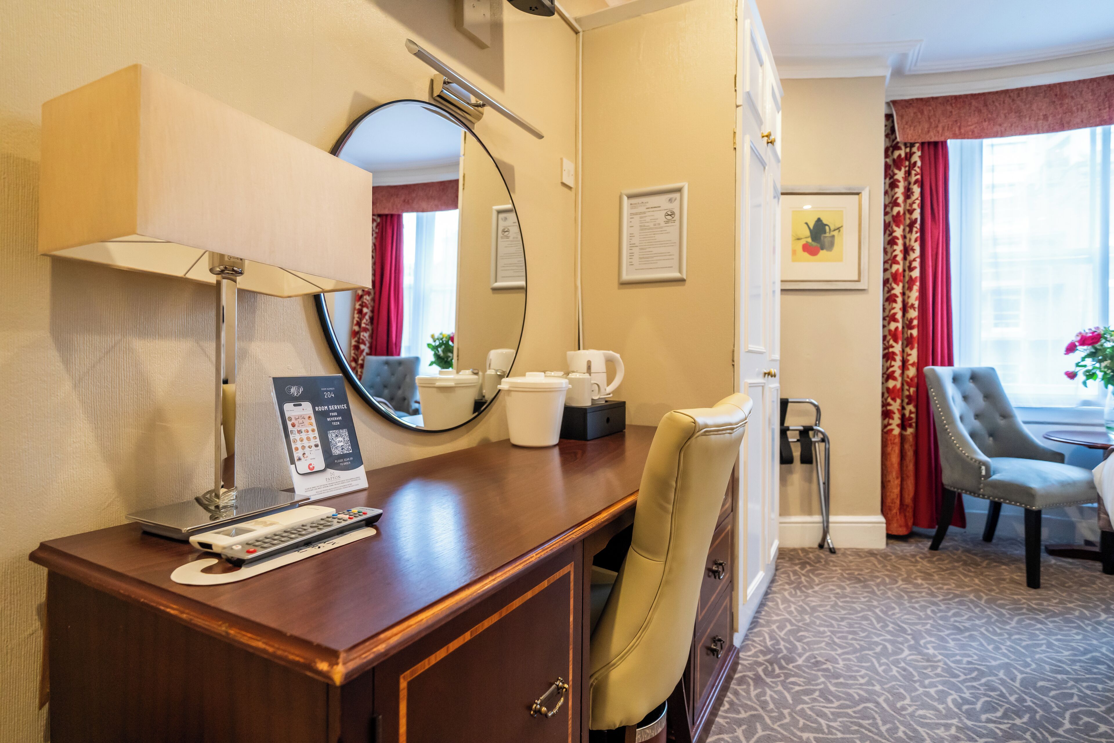king size double room | minibar, in-room safe, individually decorated, desk