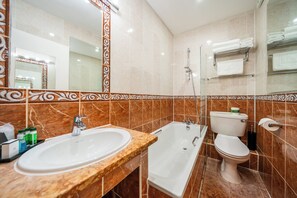 King Size Double Room | Bathroom - Hotel La Place (London)