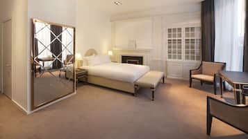 Deluxe kamer, 1 slaapkamer | Lakens van Egyptisch katoen, een minibar, een kluis op de kamer