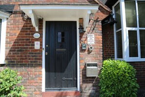 Exterior - Debden Guest House (Uxbridge)