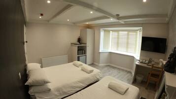 Superior Twin Room, Shared Bathroom